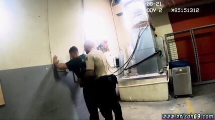 Police Gay Man Dick The Inmate Dropped To His Knees And Embarked Going At It.