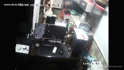 Hackers Use The Camera To Remote Monitoring Of A Lover's Home Life.600