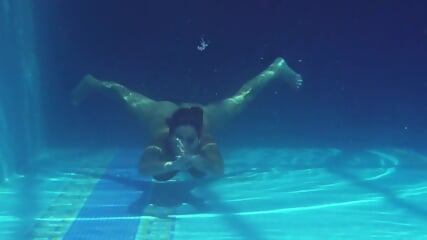 underwater girls, xxxwater, underwater babes, big ass