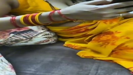 Bhabhi Sexy De Grandes Tetas En Sari Amarillo Seduciendo A Devar 1080p