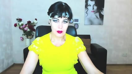 Webcam big ass and big tits milf teasing show